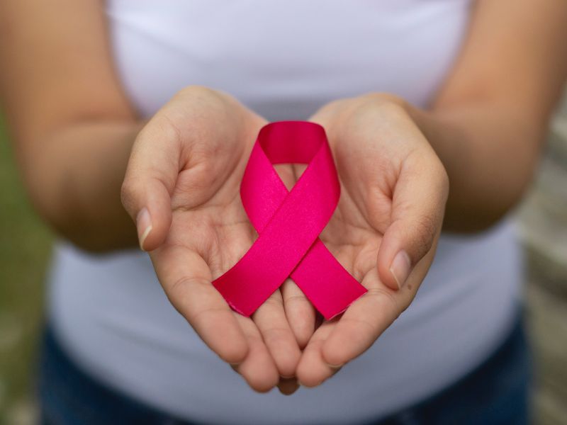 Lotta contro il cancro al seno: diagnosi precoce e terapie mirate