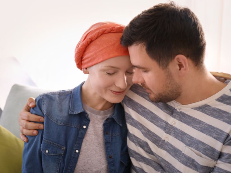 Il sesso e il cancro sembrano due cose opposte, e anche se l'intimità non è il ptimo pensiero della donna malata, vivere la normalità significa anche riprendere la propria vita sessuale